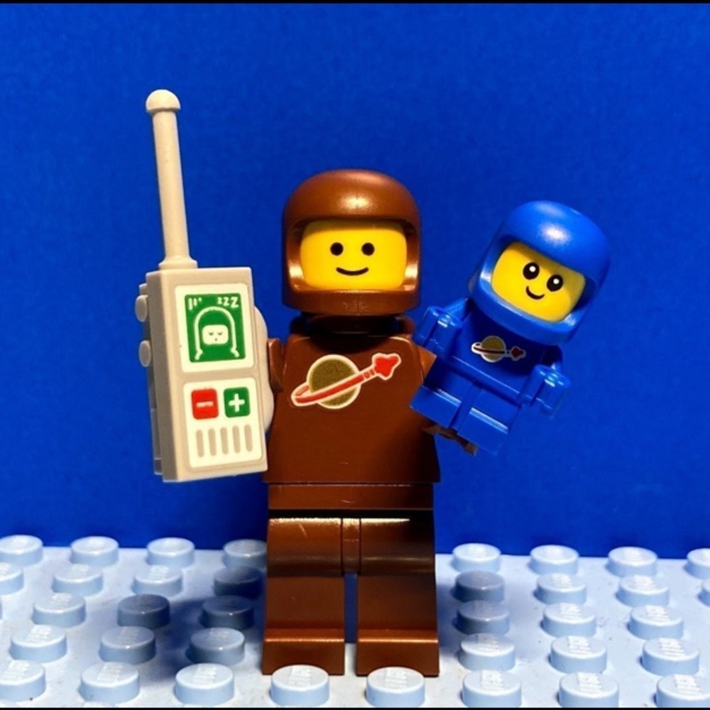 LEGO Space Minifigures Brown with Blue Baby